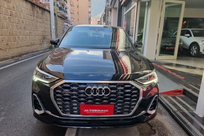 AUDI - Q3